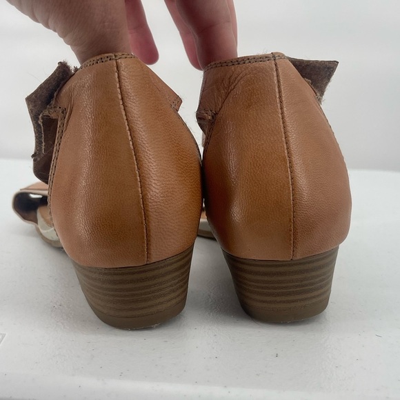 Tamaris leather t strap heeled ankle strap sandals - Picture 9 of 9